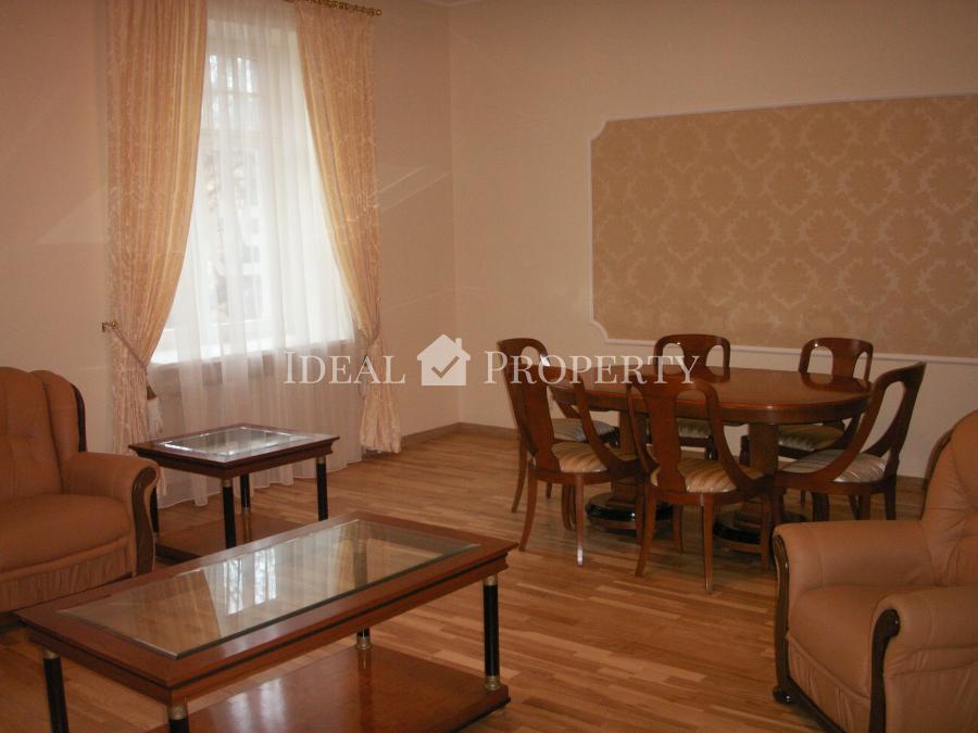 Elegant apartment in the quiet center of Riga, in Art Nouveau building.