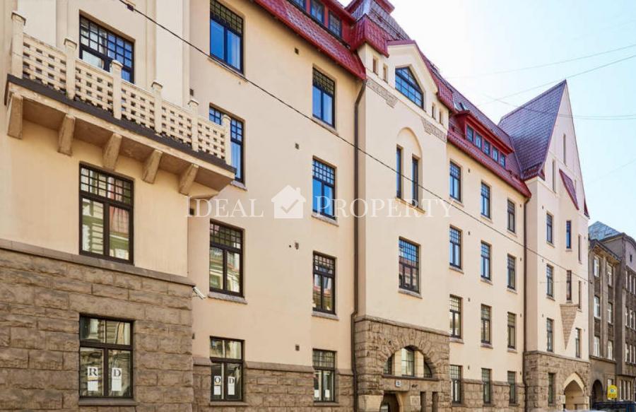 For sale a spacious apartment with exclusive loft style design i city center.