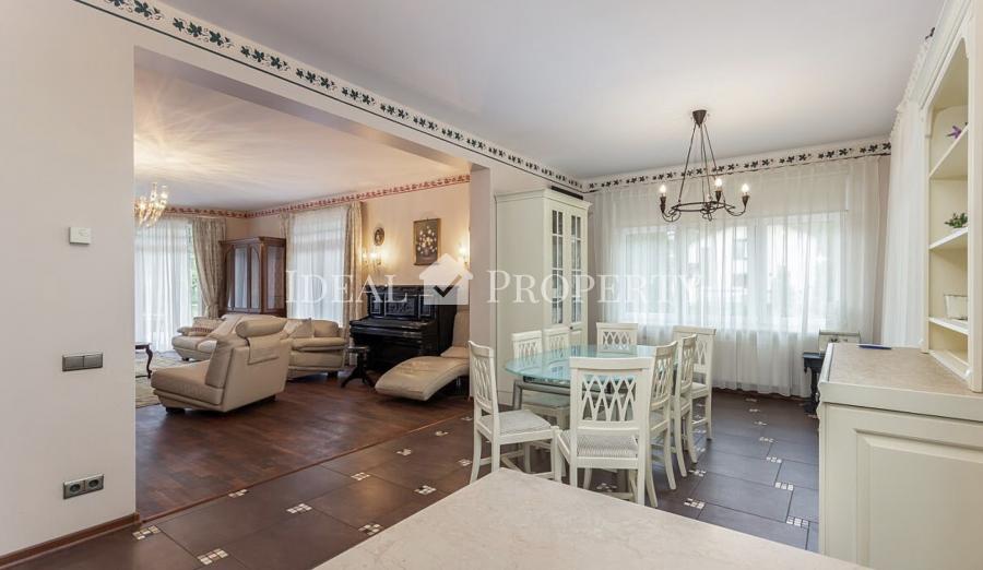 Is offering for sale and rent a spacious house in Asari, Jurmala.