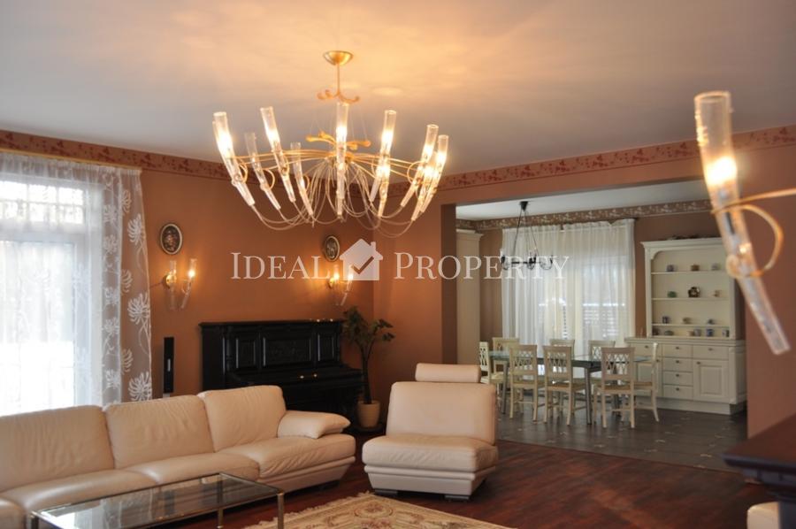 Is offering for sale and rent a spacious house in Asari, Jurmala.