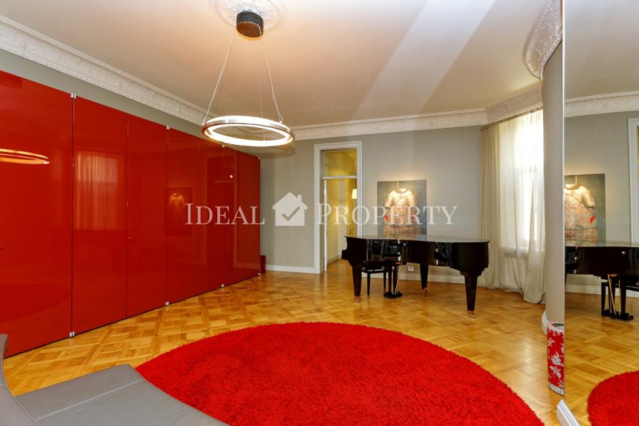 A luxury apartment an Embassy are for sale 