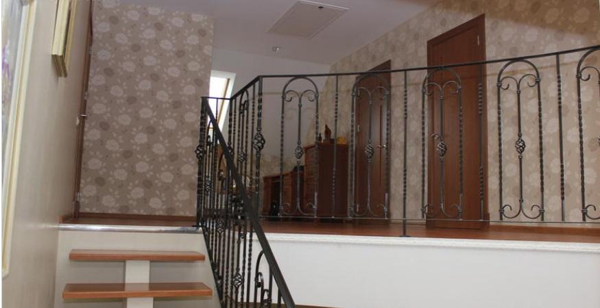 Предлагаем приобрести просторный и обустроенный частный дом