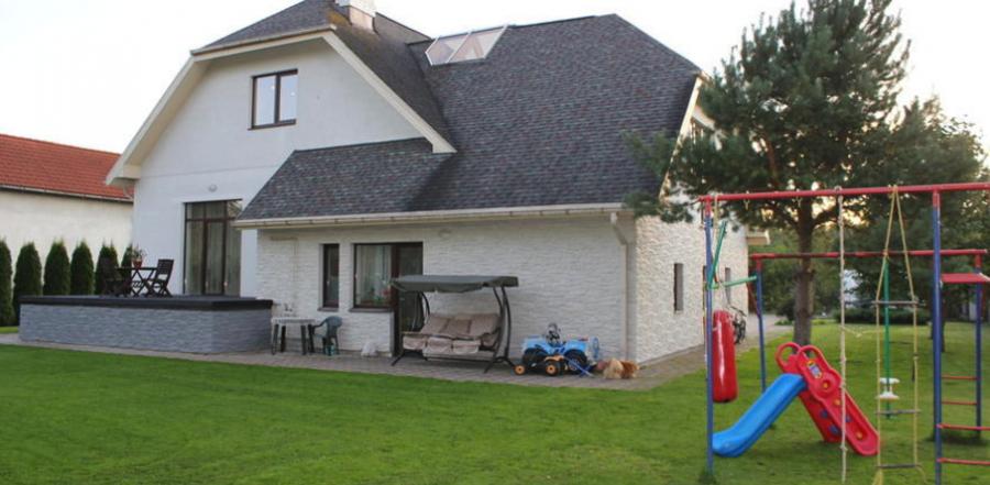 Предлагаем приобрести просторный и обустроенный частный дом