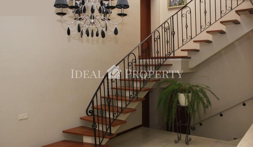 Предлагаем приобрести просторный и обустроенный частный дом