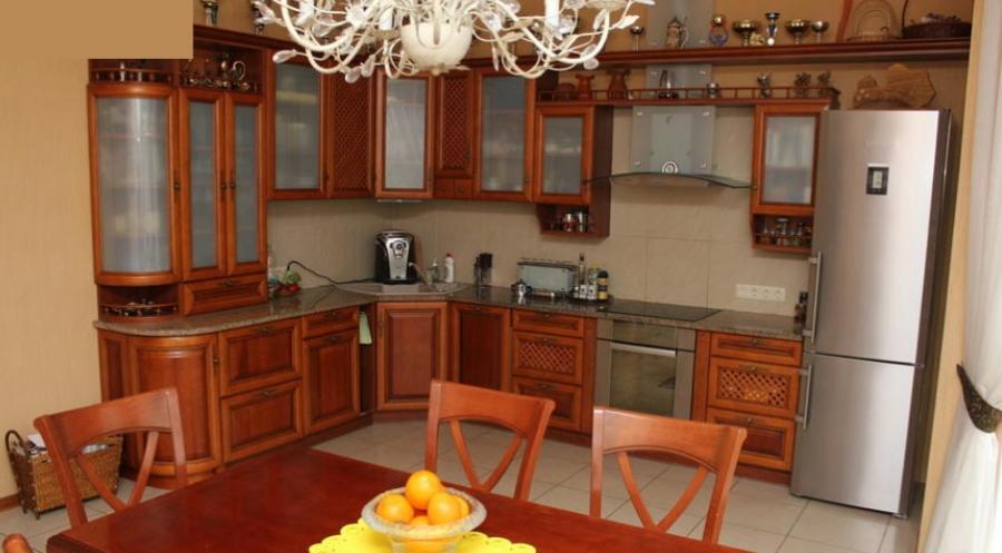 Предлагаем приобрести просторный и обустроенный частный дом