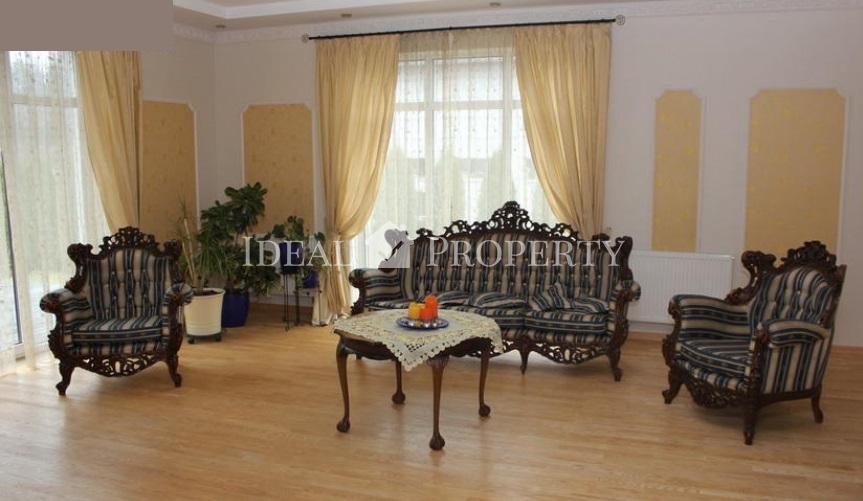 Предлагаем приобрести просторный и обустроенный частный дом