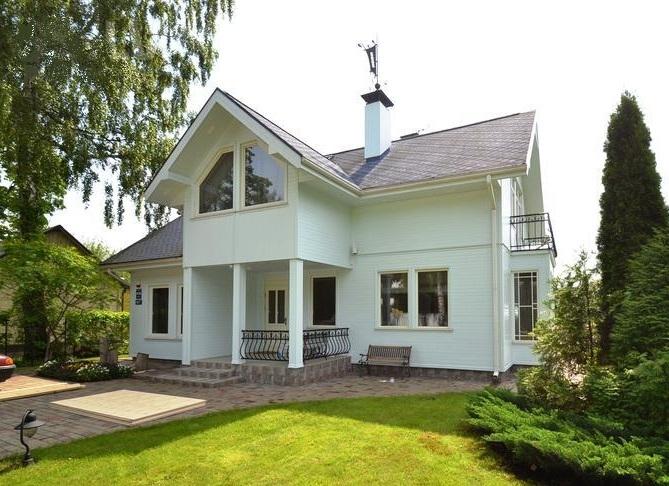 We offer to purchase a large and well-maintained house in Jurmala