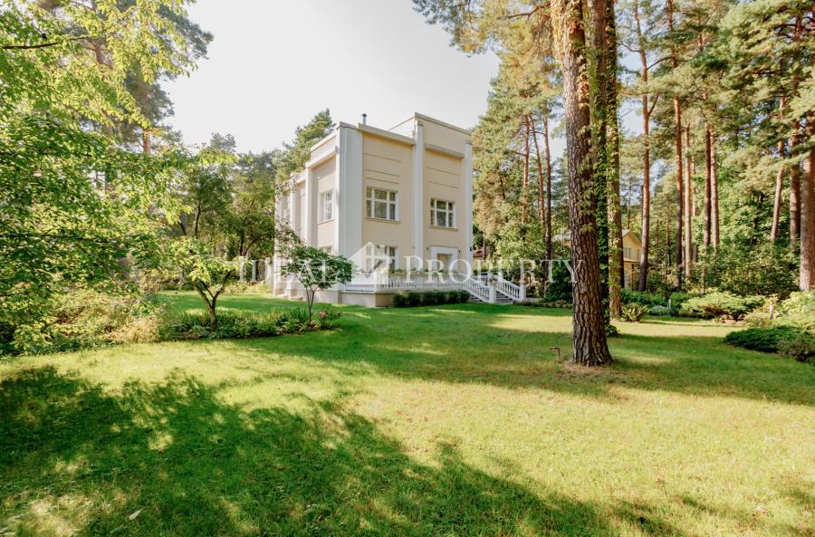 For rent 3 storey house in Mezaparks, in an exclusive residential area in Riga.