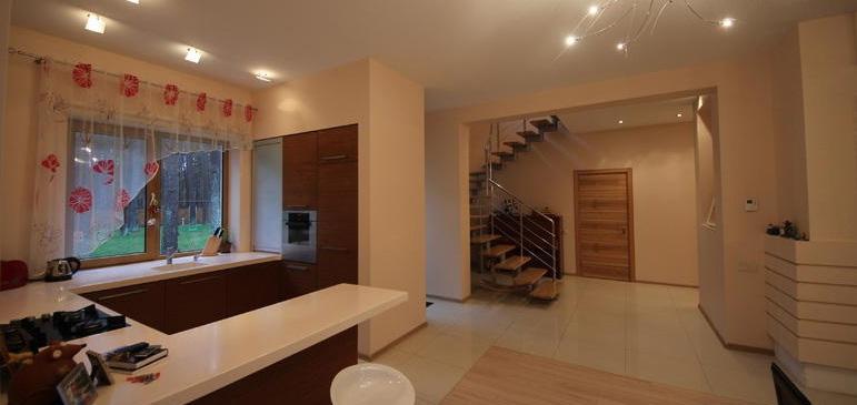 Piedāvājam iegādāties māju Vajvaros