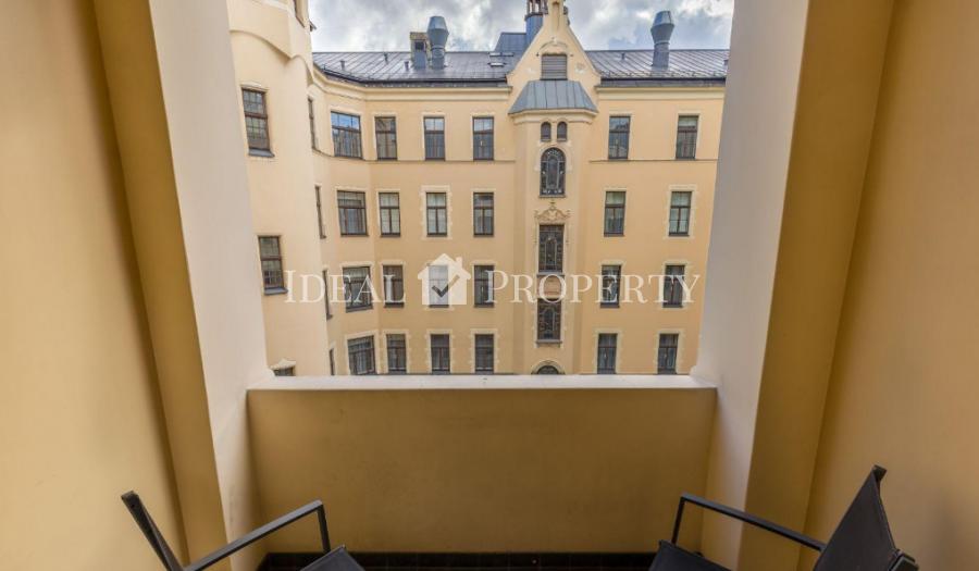 Is offered  for sale / rent a specious 3 bedroom apartment 