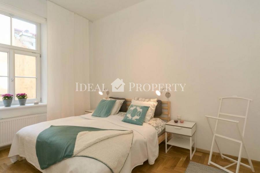 Is  offered  for sale a specious 2 bedroom apartment 