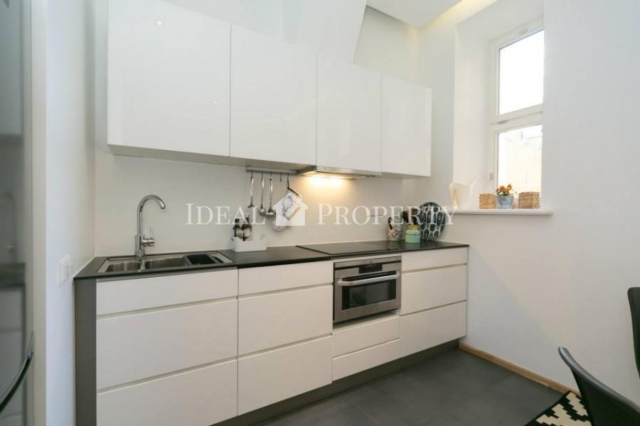 Is  offered  for sale a specious 2 bedroom apartment 