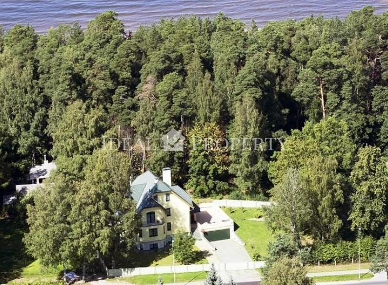 Pārdod labiekārtotu māju ar mūsdienīgu plānojumu Saulkrastos Pārdod labiekārtotu māju ar mūsdienīgu plānojumu Saulkrastos