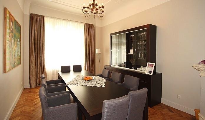 For sale and for rent 4-room apartment in Art Nouveau building n the center of Riga. 