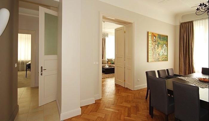 For sale and for rent 4-room apartment in Art Nouveau building n the center of Riga. 