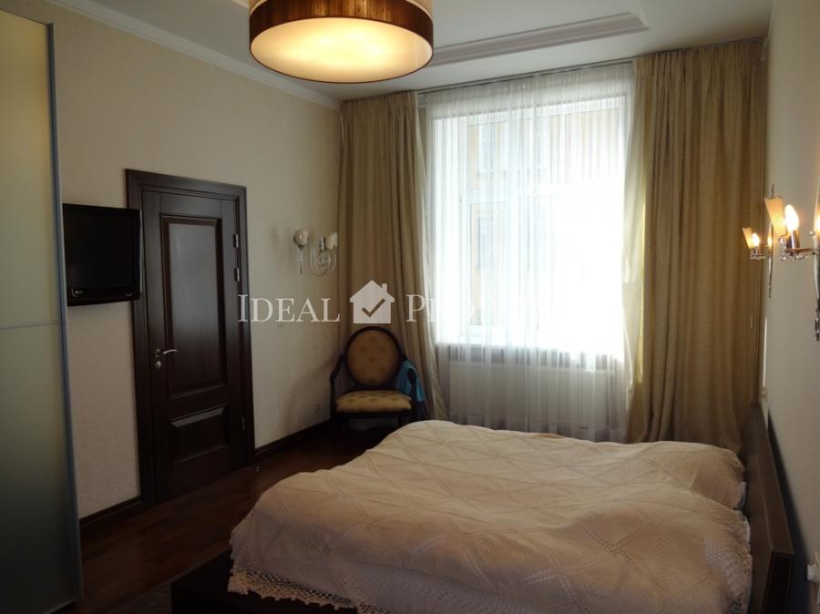 We offer a 5-bedroom beautiful apartment in embassy area