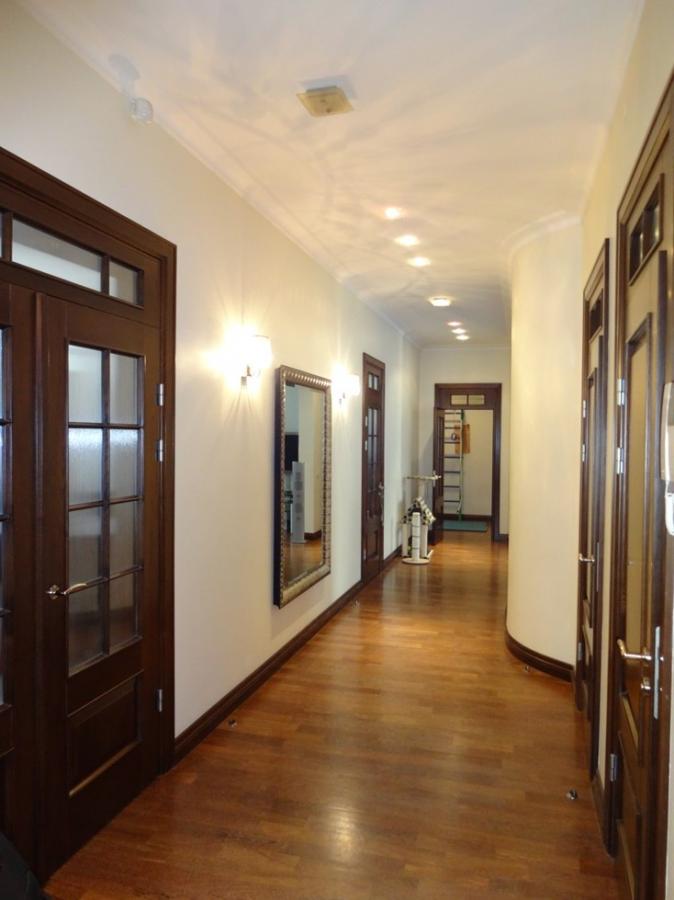 We offer a 5-bedroom beautiful apartment in embassy area