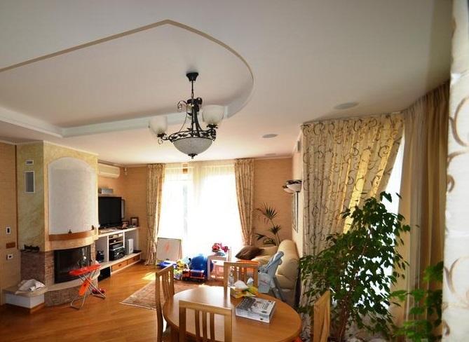 We offer to purchase a large and well-maintained house in Jurmala