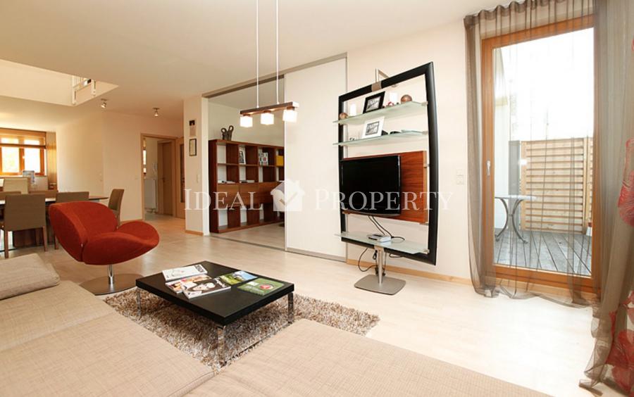 Солнечный, полностью меблированный таунхаус в поселке Салиена