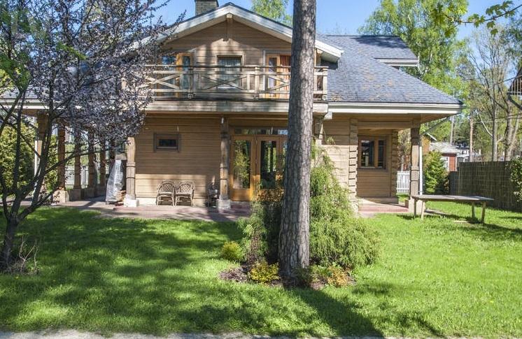 Pārdod guļbaļķu privātmāju Jūrmalā, Dzintaros Pārdod guļbaļķu privātmāju Jūrmalā, Dzintaros