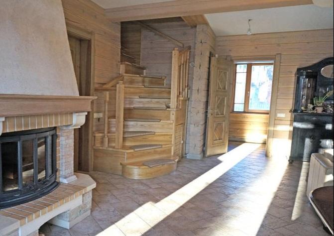 Pārdod guļbaļķu privātmāju Jūrmalā, Dzintaros Pārdod guļbaļķu privātmāju Jūrmalā, Dzintaros