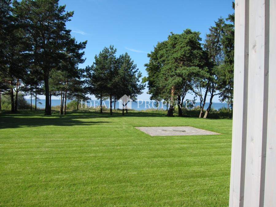 Māja ar skatu un piekļuvi jūrai.