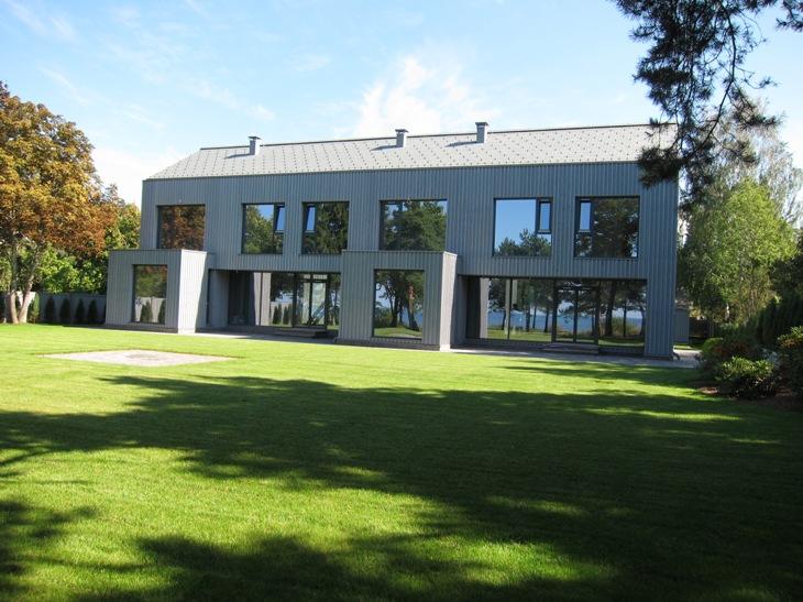 Māja ar skatu un piekļuvi jūrai.