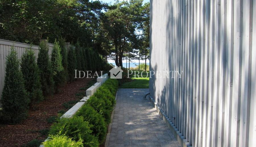 Māja ar skatu un piekļuvi jūrai. Māja ar skatu un piekļuvi jūrai.