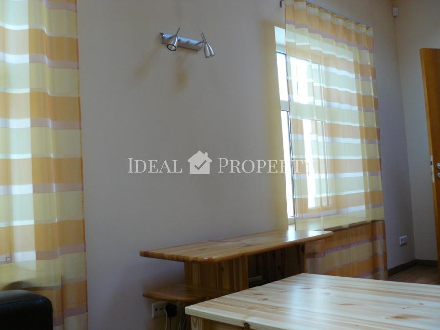 Jauks divlīmeņa mansarda tipa dzīvoklis renovētā ēkā. Jauks divlīmeņa mansarda tipa dzīvoklis renovētā ēkā.