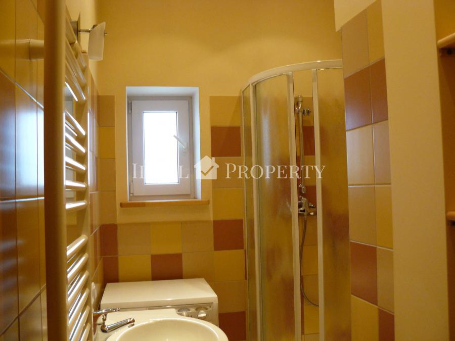 Jauks divlīmeņa mansarda tipa dzīvoklis renovētā ēkā. Jauks divlīmeņa mansarda tipa dzīvoklis renovētā ēkā.