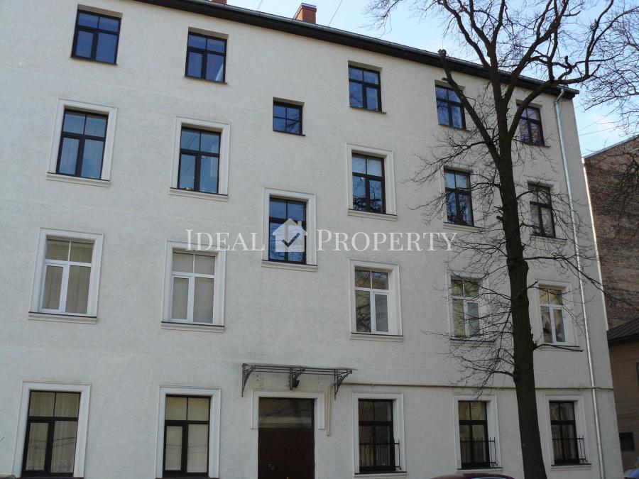 Jauks divlīmeņa mansarda tipa dzīvoklis renovētā ēkā. Jauks divlīmeņa mansarda tipa dzīvoklis renovētā ēkā.