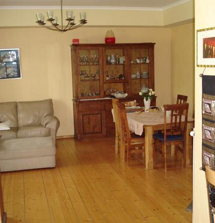 Pārdod skaistu, kvalitatīvi būvētu māju ar plašu, iekoptu pagalmu, 100m no jūras.