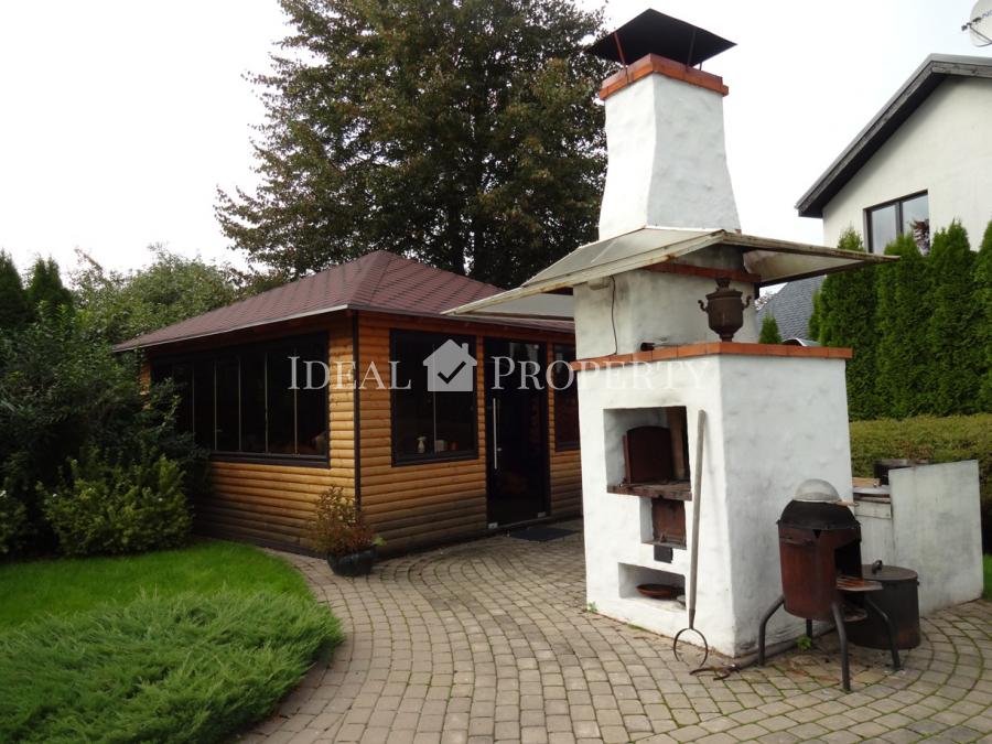 Māja ar peldbaseinu Babītē