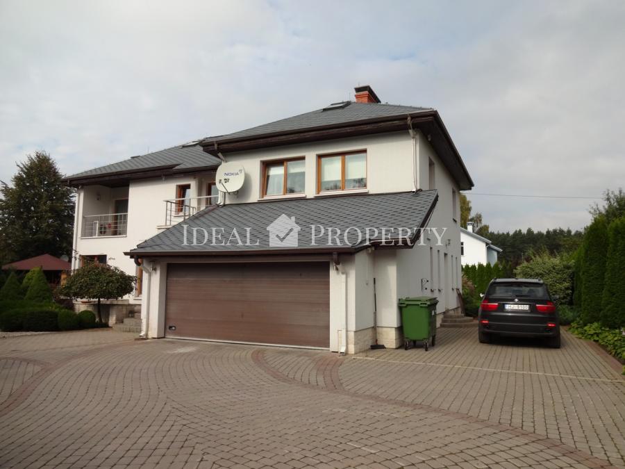 Māja ar peldbaseinu Babītē