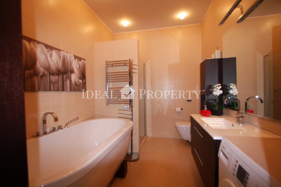 Pārdod dzīvokli Jūrmalā, Dzintaru prospektā, jaunā projektā „Jūrmalas vilnis„