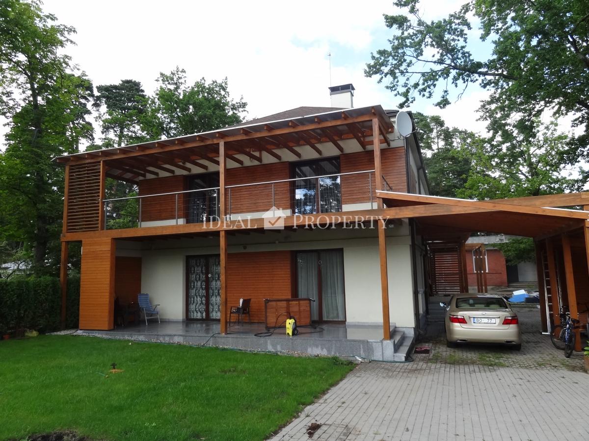 House for sale  near Lielupe river, prestigious location in a well-maintained area.