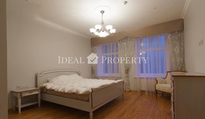 For rent we offer an attractive and warm 2 bedroom apartment in Embassy area.