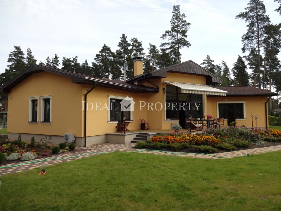 Māja tiek pārdota ar visām mēbelēm