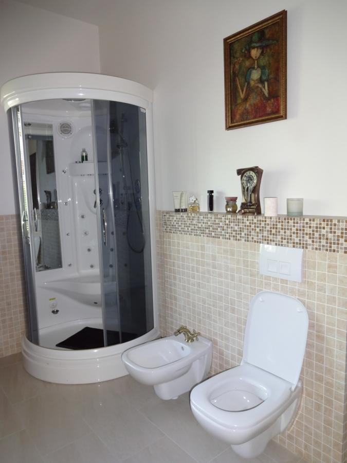 Māja tiek pārdota ar visām mēbelēm