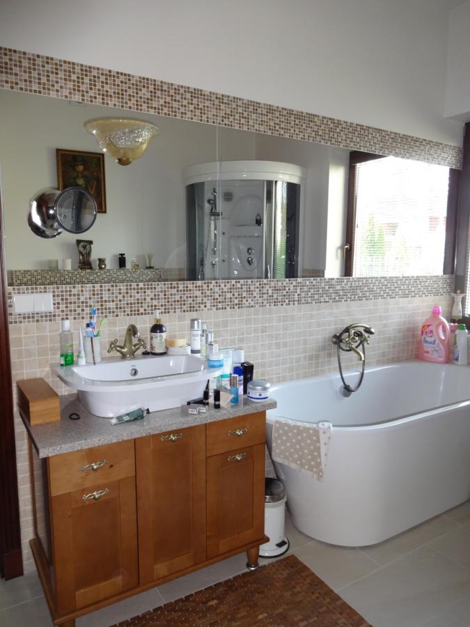 Māja tiek pārdota ar visām mēbelēm