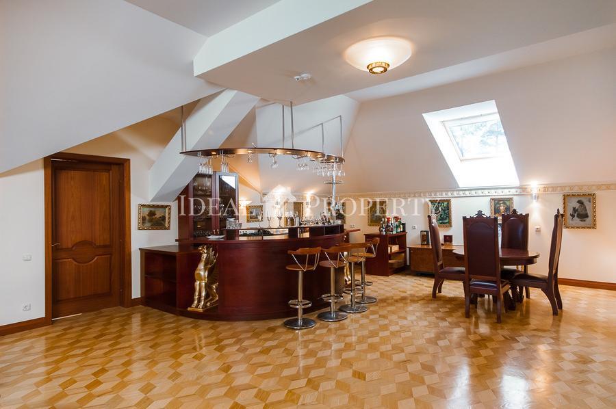 A luxurious three-storey villa with well-kept and picturesque surroundings. A luxurious three-storey villa with well-kept and picturesque surroundings.