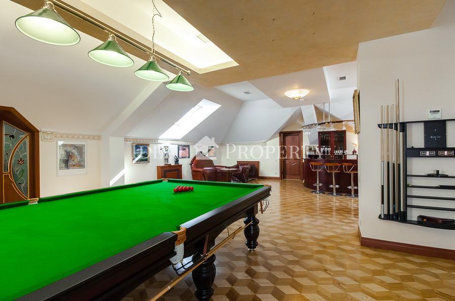 A luxurious three-storey villa with well-kept and picturesque surroundings. A luxurious three-storey villa with well-kept and picturesque surroundings.