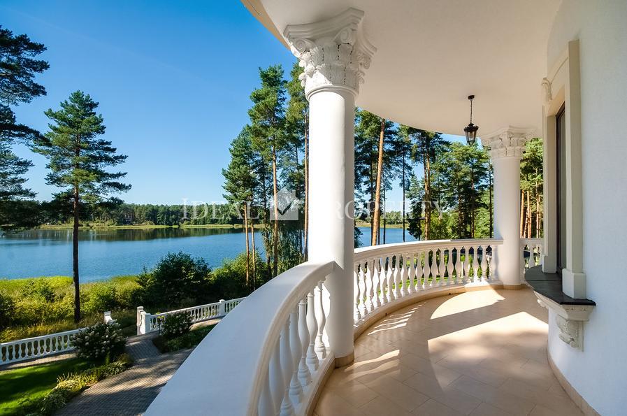 A luxurious three-storey villa with well-kept and picturesque surroundings. A luxurious three-storey villa with well-kept and picturesque surroundings.