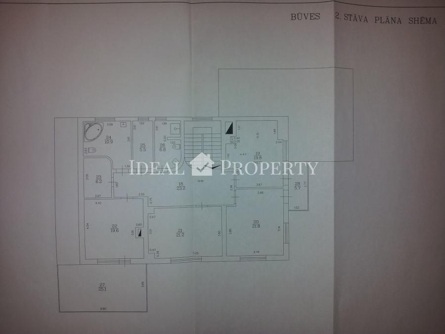 Piedāvājam iegādāties  privātmāju ar peldbaseinu.