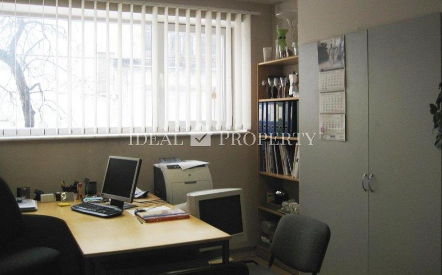 Продается участок земли со строениями в Риге