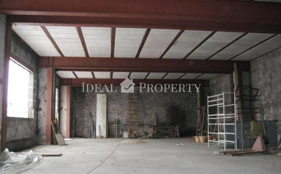 Продается участок земли со строениями в Риге