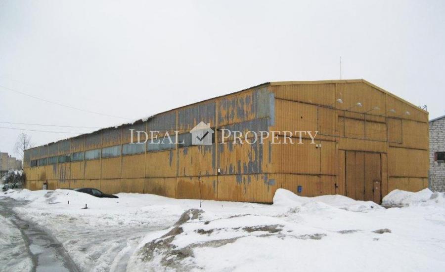 Продается участок земли со строениями в Риге