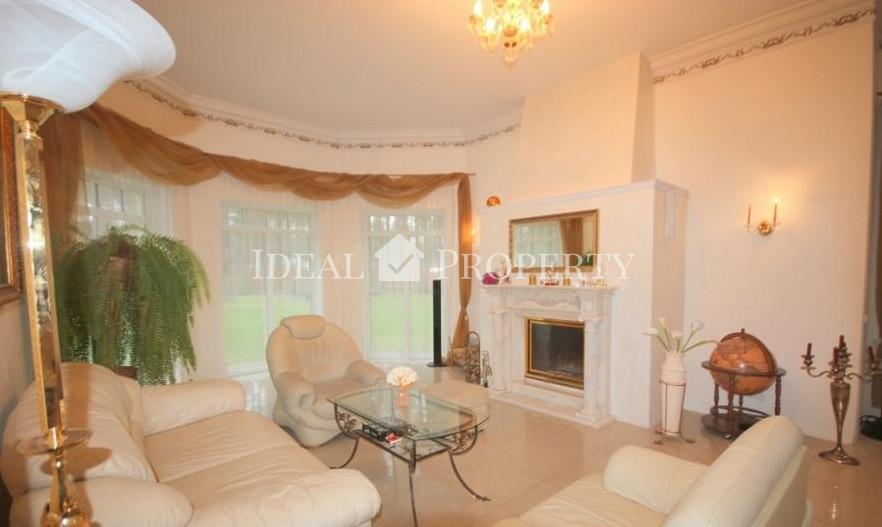 Mēs piedāvājam pārdošanai ekskluzīvu māju klusā, saulainā vietā