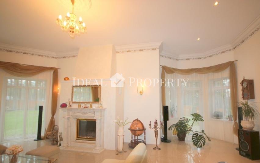 Mēs piedāvājam pārdošanai ekskluzīvu māju klusā, saulainā vietā