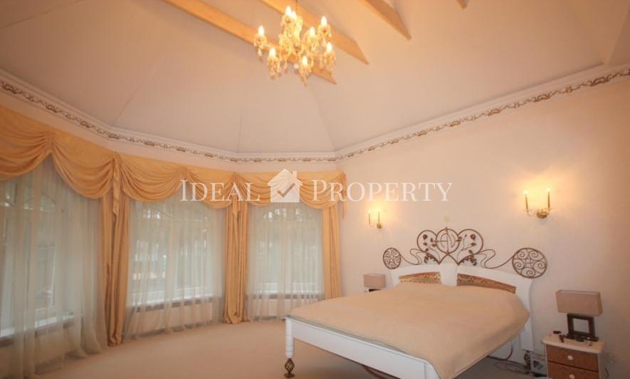 Mēs piedāvājam pārdošanai ekskluzīvu māju klusā, saulainā vietā